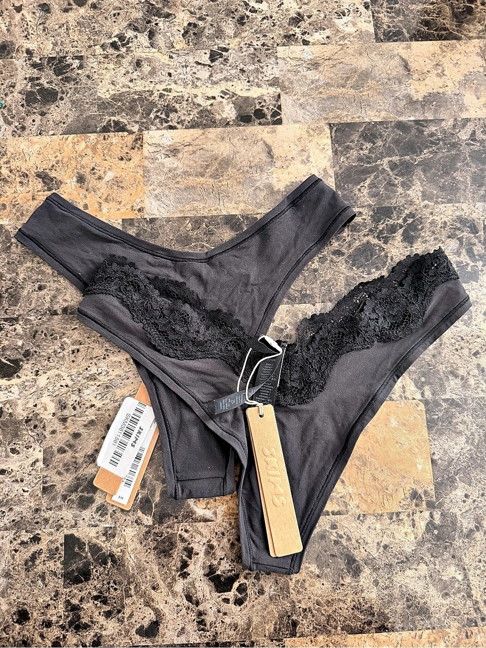 SKIMS Onyx Dipped Lace Thong and Dipped Front Thong Size Small Bundle NWT
